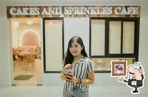 Cakes and Sprinkles Cafe .